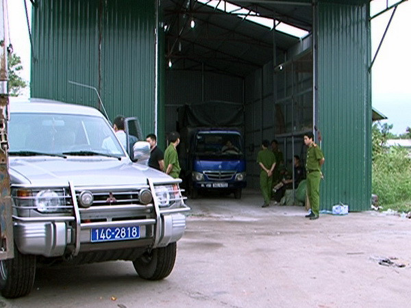 Quảng Ninh: Thu giữ 100 tấn hàng lậu tại vùng biên Móng Cái ảnh 1