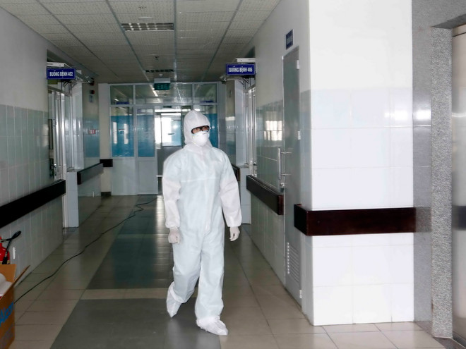 Công dân về từ Guinea âm tính với Ebola cả 3 lần xét nghiệm ảnh 1