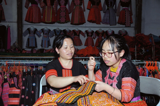 [Photo] Ngày quốc tế phụ nữ 8/3: Những bông hoa “giữ lửa” nghề ảnh 3