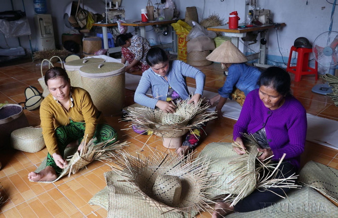 [Photo] Ngày quốc tế phụ nữ 8/3: Những bông hoa “giữ lửa” nghề ảnh 8