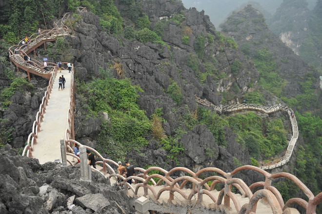 Bộ VHTT và DL yêu cầu xử lý nghiêm sai phạm tại danh thắng Tràng An ảnh 1