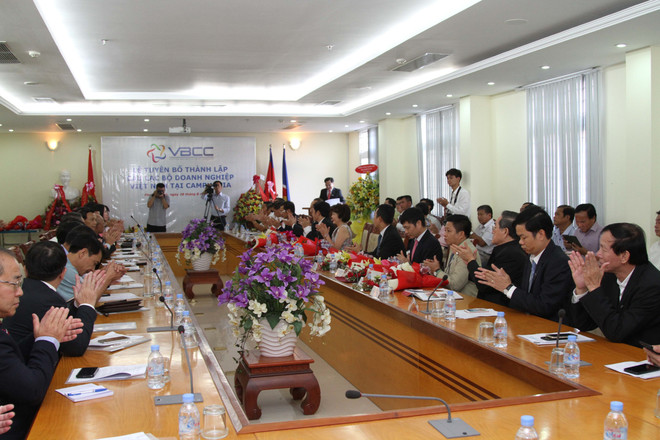 Ra mắt Câu lạc bộ Doanh nghiệp Việt Nam tại Campuchia ảnh 2