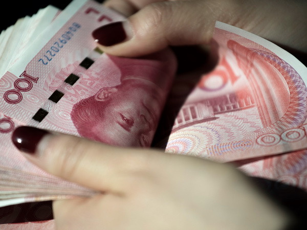 Đồng Nhân dân tệ tại một ngân hàng ở Bắc Kinh, Trung Quốc. (Ảnh: AFP/TTXVN) Trung Quốc lại tiếp tục "bơm" 60 tỷ nhân dân tệ cho thị trường ảnh 1
