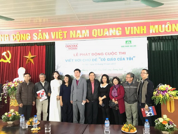 Gửi gắm tình cảm yêu thương đến cô giáo qua các tác phẩm văn học ảnh 1