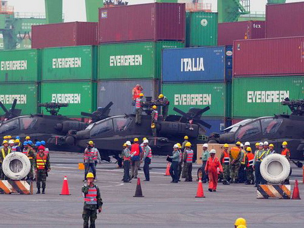 Đài Loan tiếp nhận lô trực thăng tấn công Apache đầu tiên ảnh 1