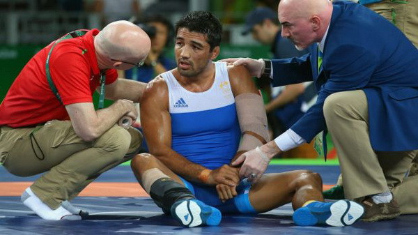 Thêm một chấn thương nghiêm trọng trên sàn đấu Olympic 2016 ảnh 1