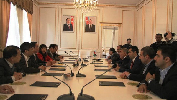 Thường trực Ban Bí thư gặp gỡ cộng đồng người Việt ở Azerbaijan ảnh 1