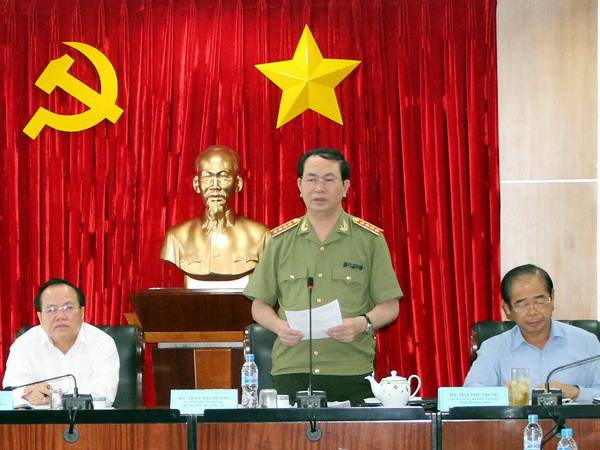 Đại tướng Trần Đại Quang phát biểu chỉ đạo tại buổi làm việc. (Ảnh: Quách Lắm/TTXVN) Bộ trưởng Trần Đại Quang: Không dung túng đối tượng gây rối ảnh 1