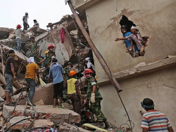 Bangladesh xét xử các nghi can trong vụ sập tổ hợp may mặc ảnh 1