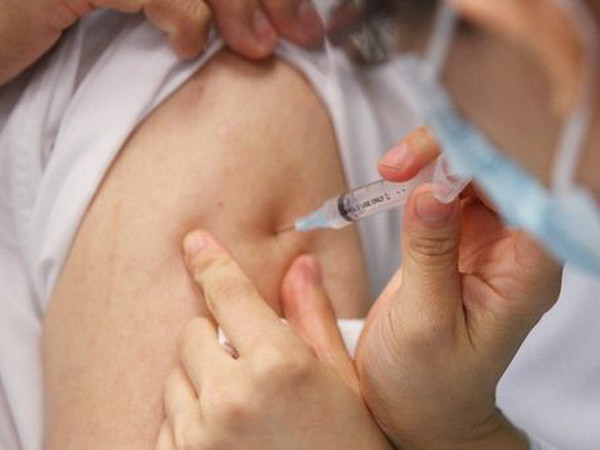 Indonesia bắt đầu thực hiện chương trình tái tiêm chủng cho trẻ ảnh 1