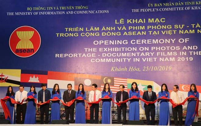 Triển lãm ảnh và phim phóng sự, tài liệu về cộng đồng ASEAN ảnh 1