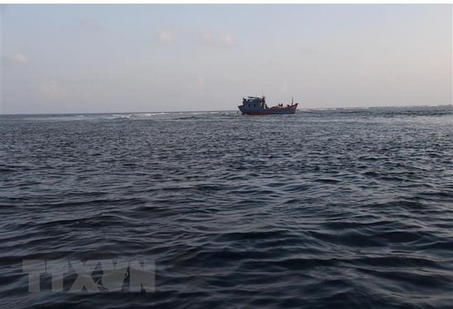 Ngư dân bám biển trong phạm vi vùng biển của Việt Nam ảnh 1