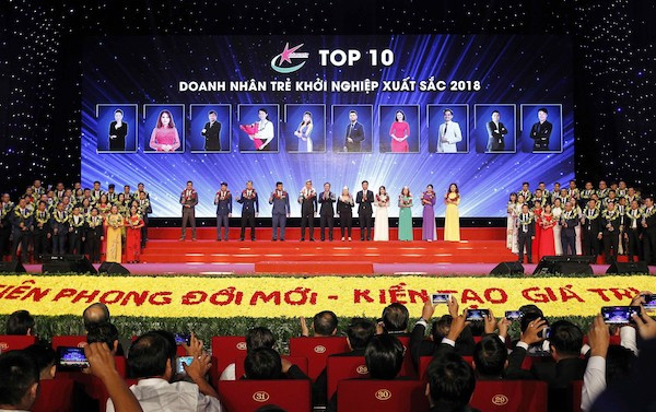 Trao giải thưởng tặng 10 Doanh nhân trẻ khởi nghiệp xuất sắc 2018 ảnh 1