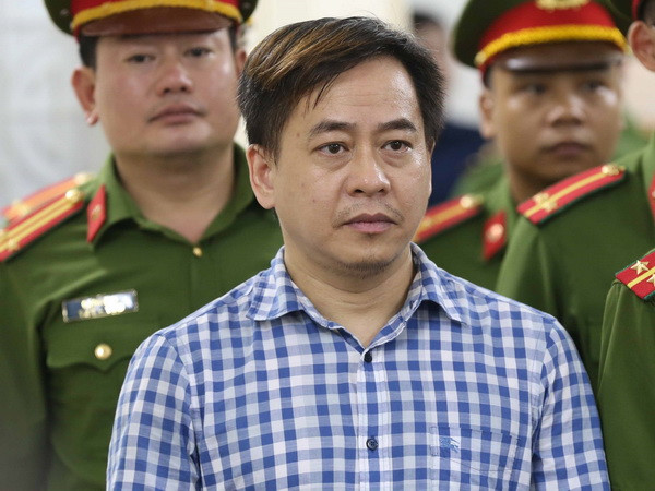 Khởi tố đối tượng lừa đảo hứa làm hộ chiếu quốc tịch Mỹ cho Vũ 'nhôm' ảnh 1