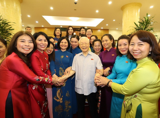 Tổng Bí thư: Mong nữ đại biểu QH thực sự là những "bông hồng thép" ảnh 2