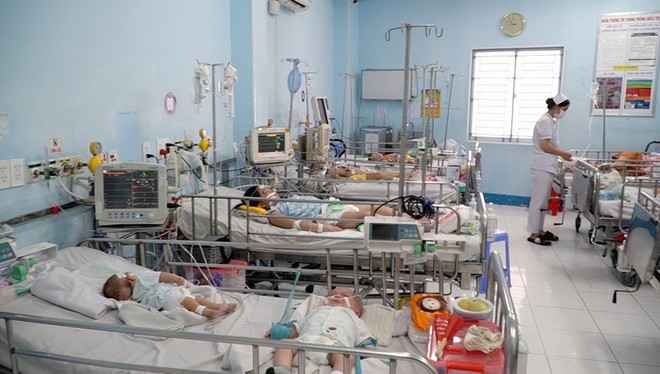 TP.HCM: Bệnh tay chân miệng gia tăng, lo thiếu thuốc điều trị ảnh 2