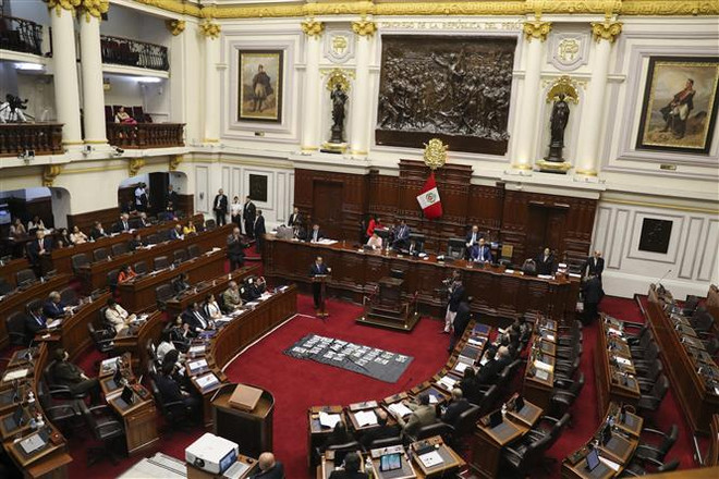 Quang cảnh một phiên họp Quốc hội Peru ở thủ đô Lima. (Ảnh: AFP/TTXVN) Quốc hội Peru tiến hành thảo luận về đề xuất bầu cử sớm ảnh 1