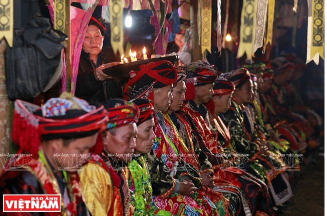 Huyền bí tập tục tưởng nhớ đến tổ tiên và cội nguồn người Dao đỏ ảnh 12