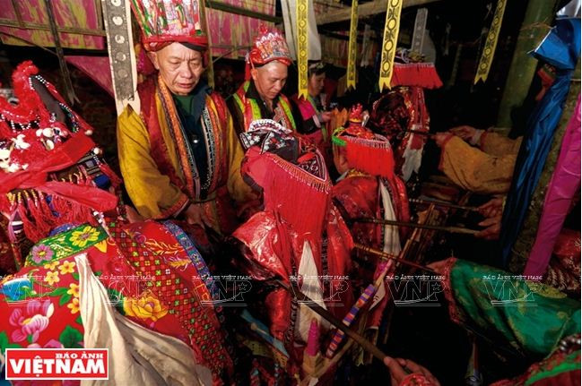 Huyền bí tập tục tưởng nhớ đến tổ tiên và cội nguồn người Dao đỏ ảnh 11