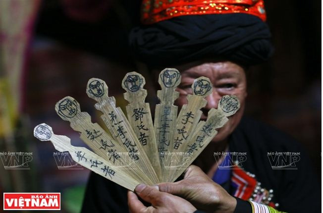 Huyền bí tập tục tưởng nhớ đến tổ tiên và cội nguồn người Dao đỏ ảnh 13