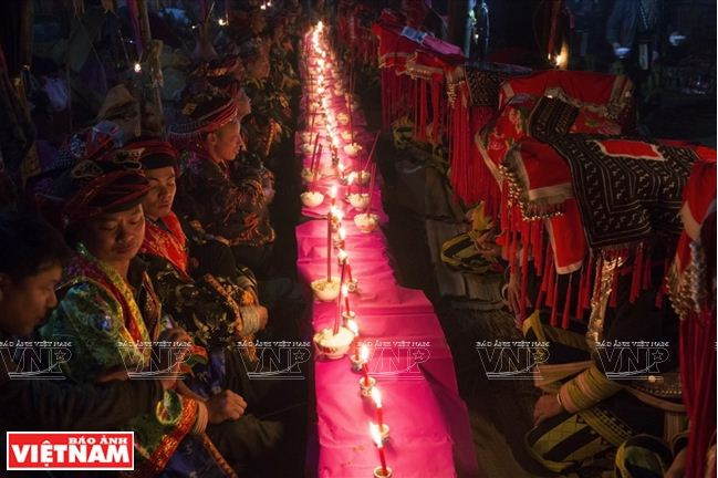 Huyền bí tập tục tưởng nhớ đến tổ tiên và cội nguồn người Dao đỏ ảnh 14