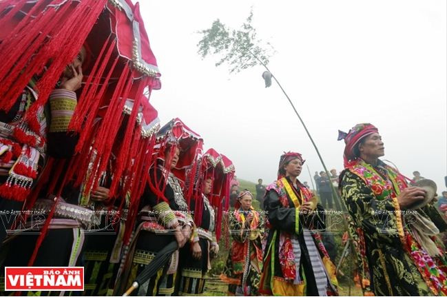 Huyền bí tập tục tưởng nhớ đến tổ tiên và cội nguồn người Dao đỏ ảnh 8