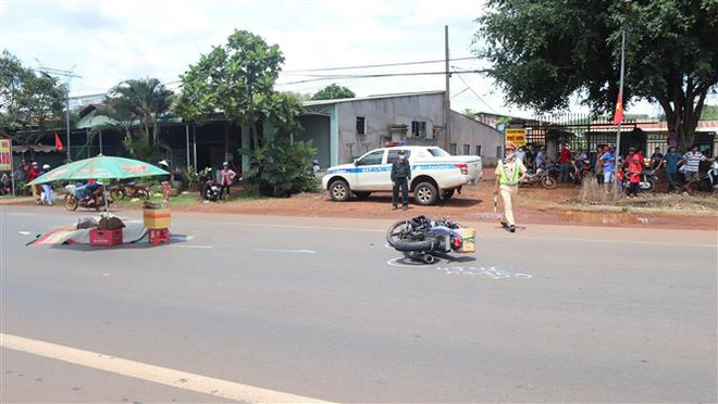 Mất lái khi cố vượt xe container, một nam thanh niên tử vong tại chỗ ảnh 1