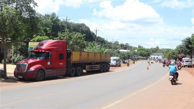 Mất lái khi cố vượt xe container, một nam thanh niên tử vong tại chỗ ảnh 2