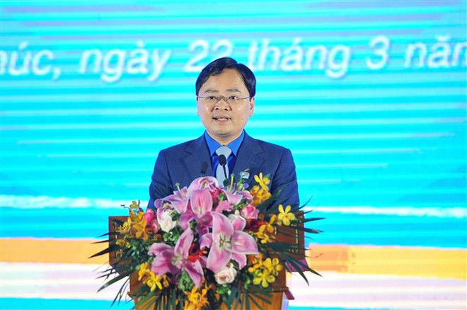 Bí thư thứ nhất Ban Chấp hành Trung ương Đoàn Nguyễn Anh Tuấn báo cáo các hoạt động kỷ niệm 90 năm Ngày thành lập Đoàn TNCS Hồ Chí Minh. (Ảnh: Minh Đức/TTXVN) Tôn vinh 98 cán bộ Đoàn tiêu biểu nhận Giải thưởng Lý Tự Trọng 2021 ảnh 2