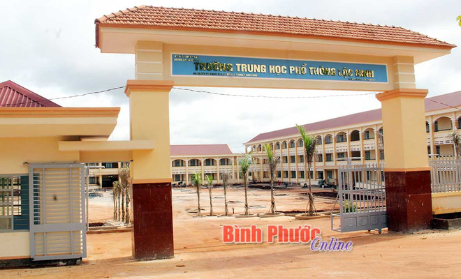 Bình Phước: Khẩn trương làm rõ clip nữ sinh bị đánh hội đồng ảnh 1