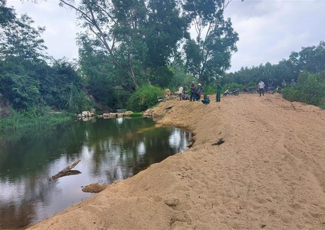 Bình Định: Một học sinh đuối nước tại khu vực hút cát trái phép ảnh 1