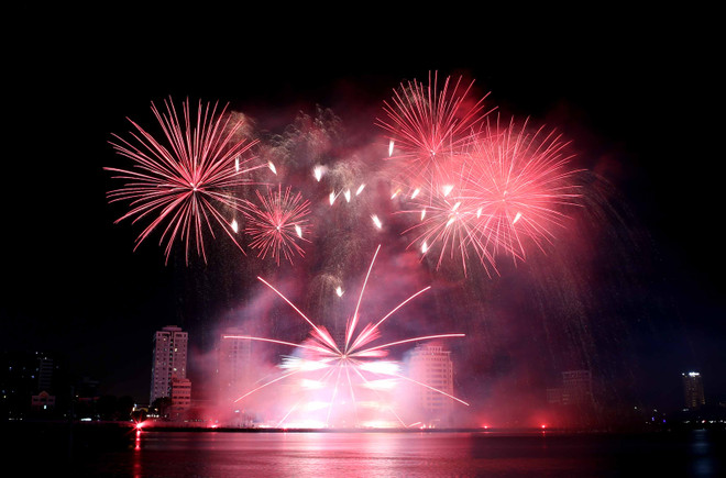 Lễ hội pháo hoa Đà Nẵng chứng kiến sự bùng nổ của Nhật Bản và Thụy Sĩ ảnh 2