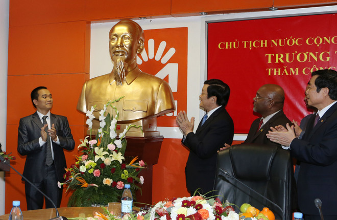 Chủ tịch nước Trương Tấn Sang thăm Công ty viễn thông Movitel ảnh 1