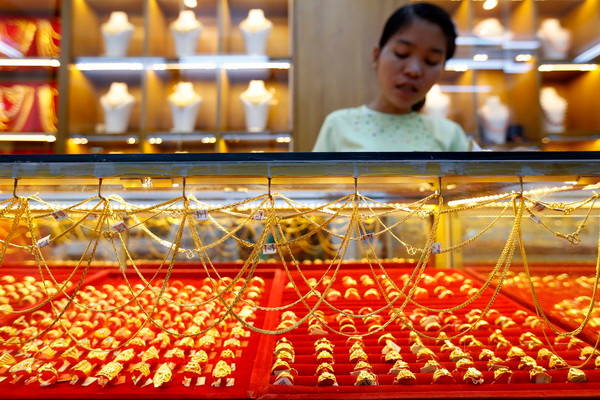 Giá vàng thế giới tụt xuống mức thấp nhất trong vòng 20 tháng qua ảnh 1