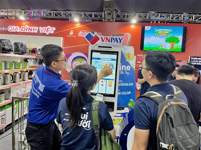 Lễ hội Không tiền mặt thu hút đông đảo người dân TP.HCM ảnh 2