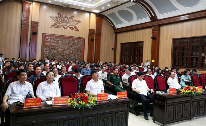UBND tỉnh Hà Nam phối hợp với Bộ Tài nguyên và Môi trường tổ chức Hội nghị tập huấn Luật Đất đai năm 2024. (Ảnh: Thanh Tuấn/TTXVN) ttxvn_tap huan dat dai.jpg