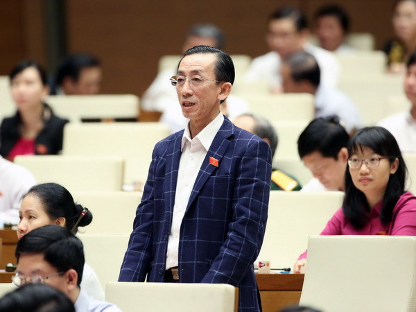 Đại biểu Quốc hội thành phố Hồ Chí Minh Trần Hoàng Ngân chất vấn Thủ tướng Chính phủ. (Ảnh: Phạm Kiên/TTXVN) Thủ tướng Nguyễn Xuân Phúc lần đầu tiên trực tiếp trả lời chất vấn ảnh 5