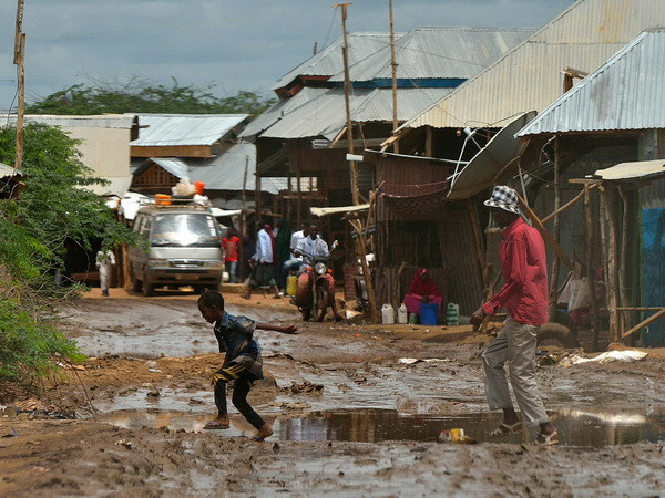 Người tị nạn tại trại Dadaab, Kenya ngày 27/4/2015. (Ảnh: AFP/TTXVN) Kenya tạm dừng đóng cửa trại tị nạn lớn nhất thế giới Dadaab ảnh 1