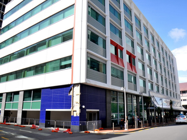 Một tòa nhà ở Wellington phải đóng cửa để kiểm tra sau trận động đất. (Ảnh: THX/TTXVN) New Zealand mở cuộc điều tra kỹ thuật các tòa nhà sau động đất ảnh 1