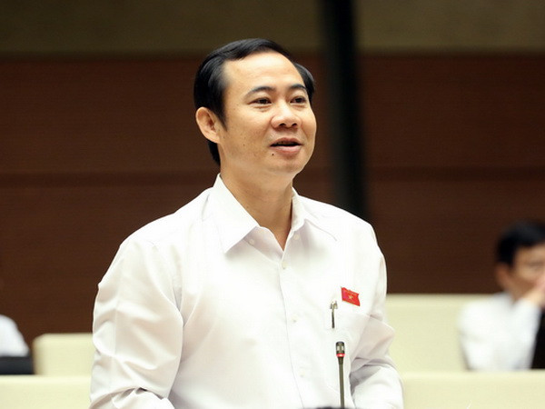Đại biểu Quốc hội tỉnh Phú Yên Nguyễn Thái Học chất vấn Thủ tướng Chính phủ. (Ảnh: Phạm Kiên/TTXVN) Thủ tướng Nguyễn Xuân Phúc lần đầu tiên trực tiếp trả lời chất vấn ảnh 2
