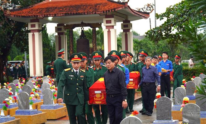 Quảng Trị tiến hành truy điệu và an táng tám hài cốt liệt sỹ ảnh 1