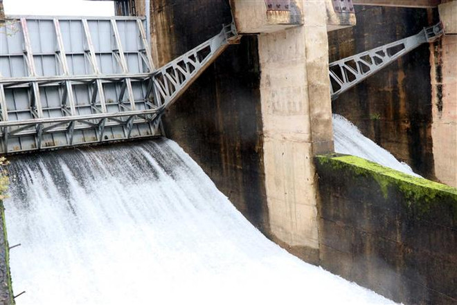 Nước về nhiều, ưu tiên huy động nguồn thủy điện và năng lượng tái tạo ảnh 1