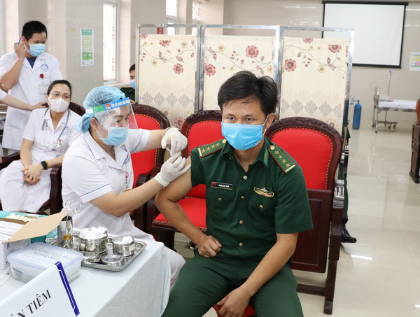Tiêm chủng vaccine COVID-19 là hình thức tiêm tự nguyện và theo lịch ảnh 2