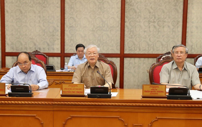 Tổng Bí thư, Chủ tịch nước Nguyễn Phú Trọng; Thường trực Ban Bí thư Trần Quốc Vượng; Thủ tướng Nguyễn Xuân Phúc tại cuộc họp. (Ảnh: Trí Dũng/TTXVN) Hình ảnh Tổng Bí thư, Chủ tịch nước chủ trì họp Bộ Chính trị ảnh 4