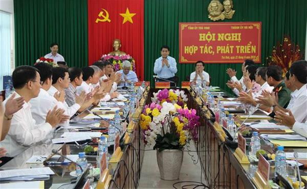 Chủ tịch Ủy ban Nhân dân thành phố Hà Nội Nguyễn Đức Chung phát biểu về chương trình hợp tác giữa Thành uỷ Hà Nội và Tỉnh ủy Trà Vinh. (Ảnh Phúc Sơn/TTXVN) Trà Vinh và thủ đô Hà Nội xây dựng chương trình hợp tác phát triển ảnh 1