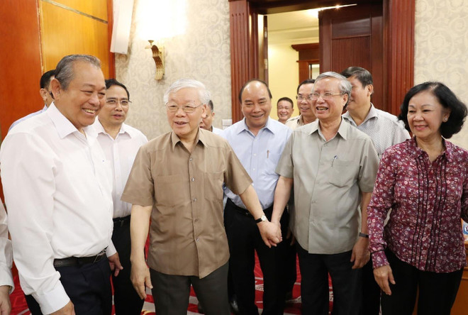 Tổng Bí thư, Chủ tịch nước Nguyễn Phú Trọng và các đại biểu tham dự cuộc họp. (Ảnh: Trí Dũng/TTXVN) Hình ảnh Tổng Bí thư, Chủ tịch nước chủ trì họp Bộ Chính trị ảnh 1
