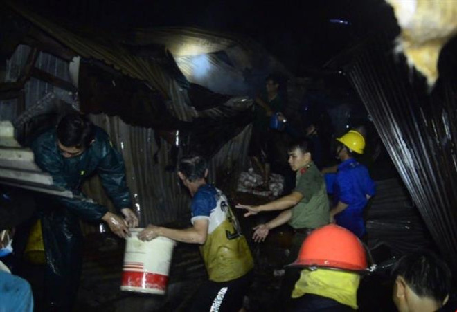 Cà Mau: Cháy khu chợ tạm thị trấn Sông Đốc, 10 kiốt bị thiêu rụi ảnh 1