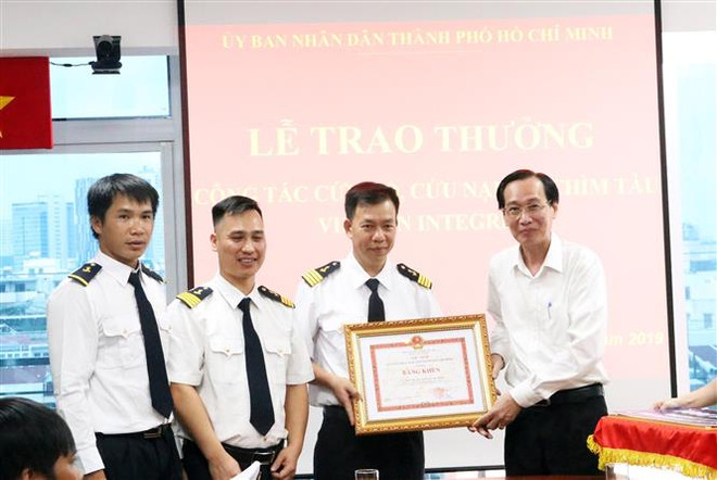 Khen thưởng tập thể, cá nhân cứu hộ tàu chìm trên sông Lòng Tàu ảnh 2