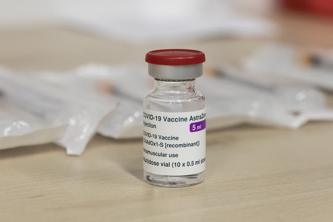 Vaccine ngừa COVID-19 của hãng dược AstraZeneca. (Ảnh: THX/TTXVN) EU siết chặt kiểm soát xuất khẩu đối với vaccine phòng COVID-19 ảnh 1