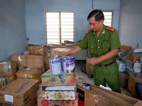 TP.HCM: Triệt phá cơ sở sản xuất sữa giả các nhãn hiệu nổi tiếng ảnh 1